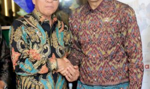 Bupati Halmahera Tengah Ikram Malan Sangadji bersama Menteri Sosial Saifullah Yusuf (Gus Ipul). (Foto: Dok. Istimewa)