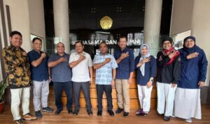 Wabup Ahlan Djumadil dan Sekda Halteng Bahri Sudirman melakukan kunjungan kerja di Universitas Gajah Mada, Yogyakarta. (Foto: Dok. Istimewa)