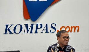 Bupati Ikram Malan Sangadji saat tampil di Podcast NUSARAYA by Kompas.com. (Foto: Dok. Istimewa)
