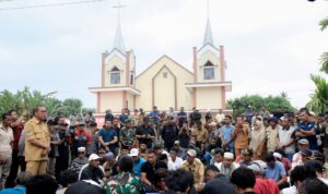 Suasana perdamaian kedua pihak yang penuh haru, yang difasilitasi langsung Pemda Halteng dan aparat TNI-POLRI. (Foto: Dok. Ist)