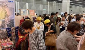 Para pengunjung berbondong-bondong ingin melihat booth Indonesia di Tokyo Dome, September 2025. (Foto: Istimewa)