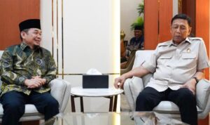 Ketua Umum Pengurus Besar Mathla'ul Anwar (PBMA) KH Jazuli Juwaini (kiri) saat audiensi dengan Penasehat Khusus Presiden Bidang Polhukam Jenderal TNI (Purn.) Wiranto (kanan) di Jakarta pada 18 Juni 2026 (Foto: Dok. PBMA)