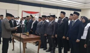 Bupati Ikram Malan Sangadji melantik sejumlah Pejabat Eselon II, III dan IV. (Foto: Dok. Ist)