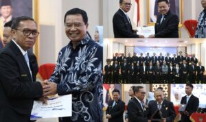 Bupati Halteng Dr. Ir. Ikram Malan Sangadji, M.Si menerima penghargaan setelah terpilih sebagai salah satu peserta terbaik yang mewakili peserta Kursus Pemantapan Pimpinan Daerah (KPPD) Angkatan III Tahun 2026 untuk mempresentasikan Rencana Aksi Kepala Daerah (RENAKSI) pada acara penutupan yang diselenggarakan oleh Badan Pengembangan Sumber Daya Manusia (BPSDM) Kementerian Dalam Negeri Republik Indonesia bekerja sama dengan Lembaga Ketahanan Nasional Republik Indonesia (Lemhannas RI). (Foto: Dok. Ist)