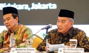 KH Zaenal Abidin Syuja'i (kanan). (Foto: Istimewa)