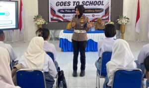 Polwan Polres Halteng saat menggelar kegiatan di SMK Negeri 8 Halmahera Tengah. (Foto: Dok. Ist)