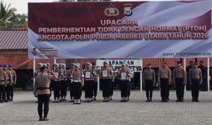Upacara pemecatan tidak dengan hormat (PTDH) 21 anggota polisi Polda Maluku Utara yang dipimpin langsung Kapolda Irjen Pol Arif Budiman. (Foto: Dok. Ist)