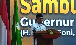 Gubernur Banten Andra Soni menyampaikan sambutan pada Muktamar XI Al-Khairiyah 2026 di Aula Brigjen KH Syam'un Al-Khairiyah, Kecamatan Citangkil, Kota Cilegon, Banten, Jumat 16 Oktober 2026 (Foto: Dok. PB Al-Khairiyah)