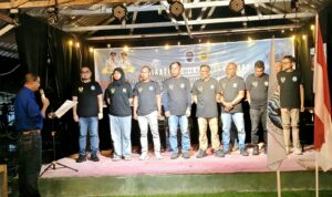 Bambang Prakoso dan jajaran pengurus saat dilantik oleh Ketua POSSI Maluku Utara, Rahmi Husen. (Foto: Dok. Ist)